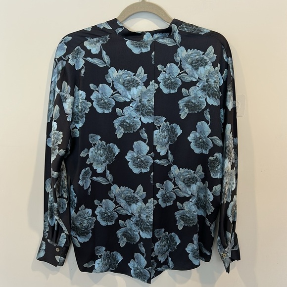 Vince Tapestry Floral Silk Popover Top Blue Black - Picture 12 of 13